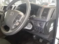 Toyota HIACE VAN лот № 40007 оценка 4  с аукциона в Японии 6