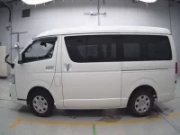 Toyota HIACE VAN лот № 40007 оценка 4  с аукциона в Японии 3