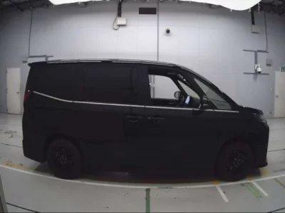 Toyota NOAH  с аукциона в Японии