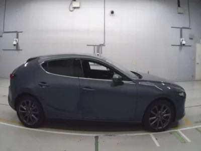 Mazda MAZDA3  с аукциона в Японии
