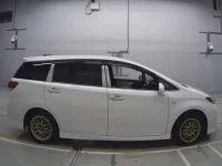 Toyota WISH лот № 30552 оценка 4  с аукциона в Японии 2