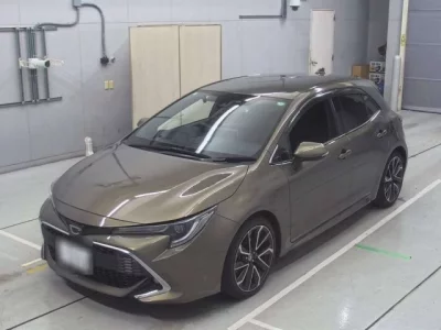 Toyota COROLLA SPORT  с аукциона в Японии