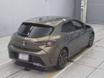 Toyota COROLLA SPORT  с аукциона в Японии