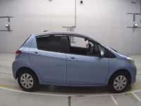 Toyota VITZ лот № 30557 оценка 3.5  с аукциона в Японии 2