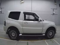 Mitsubishi PAJERO лот № 30568 оценка R  с аукциона в Японии 2