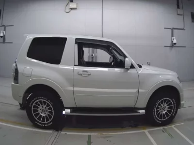 Mitsubishi PAJERO  с аукциона в Японии