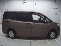 Toyota NOAH лот № 30577 оценка R  с аукциона в Японии 2