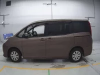 Toyota NOAH лот № 30577 оценка R  с аукциона в Японии 3