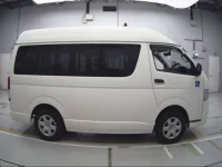Toyota HIACE VAN лот № 30617 оценка R  с аукциона в Японии 2
