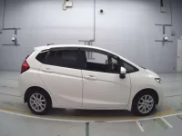 Honda FIT лот № 30621 оценка 3.5  с аукциона в Японии 2