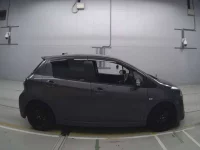 Toyota VITZ лот № 30647 оценка 4  с аукциона в Японии 2