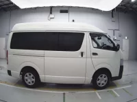 Toyota HIACE VAN лот № 40129 оценка R  с аукциона в Японии 2