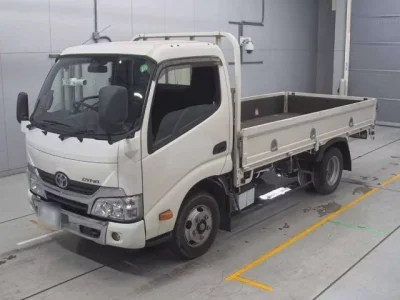 Toyota DYNA  с аукциона в Японии