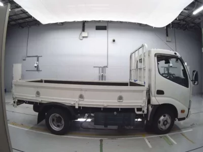 Toyota DYNA  с аукциона в Японии