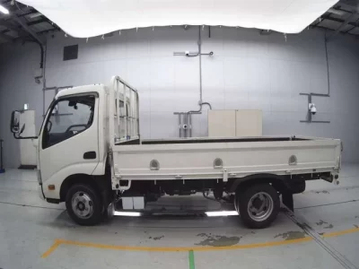 Toyota DYNA  с аукциона в Японии
