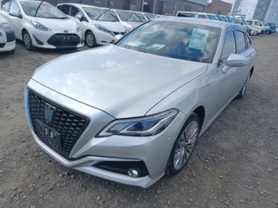 Toyota CROWN  с аукциона в Японии