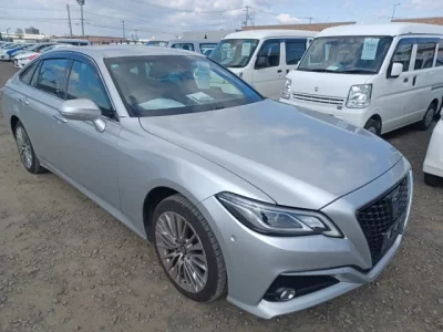 Toyota CROWN  с аукциона в Японии