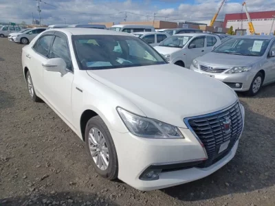 Toyota CROWN  с аукциона в Японии