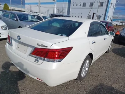 Toyota CROWN  с аукциона в Японии