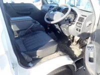 Mazda BONGO VAN лот № 1053 оценка 3.5  с аукциона в Японии 4