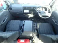 Mazda BONGO VAN лот № 1053 оценка 3.5  с аукциона в Японии 5