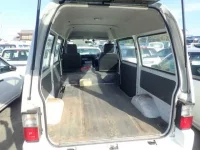 Mazda BONGO VAN лот № 1053 оценка 3.5  с аукциона в Японии 2