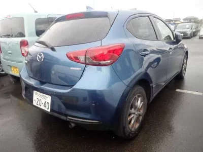 Mazda MAZDA2  с аукциона в Японии