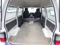Mazda BONGO VAN лот № 50 оценка 3.5  с аукциона в Японии 2