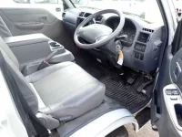 Mazda BONGO VAN лот № 71 оценка 3.5  с аукциона в Японии 6