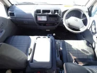 Mazda BONGO VAN лот № 10 оценка 3.5  с аукциона в Японии 5