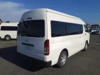 Toyota HIACE лот № 70013 оценка RA  с аукциона в Японии 1