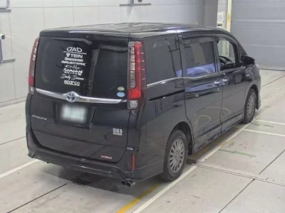 Toyota ESQUIRE  с аукциона в Японии