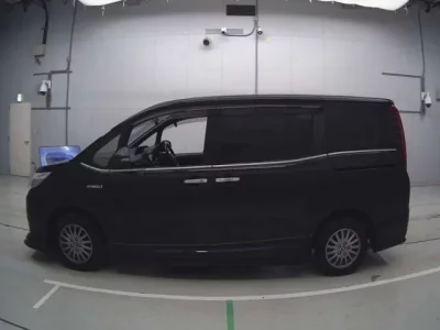 Toyota ESQUIRE  с аукциона в Японии