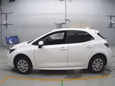 Toyota COROLLA SPORT  с аукциона в Японии