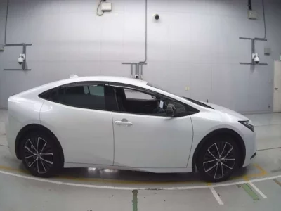 Toyota PRIUS  с аукциона в Японии
