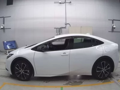 Toyota PRIUS  с аукциона в Японии