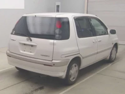 Toyota RAUM  с аукциона в Японии