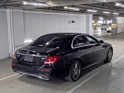 Mercedes-Benz E CLASS  с аукциона в Японии