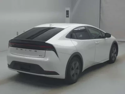 Toyota PRIUS  с аукциона в Японии