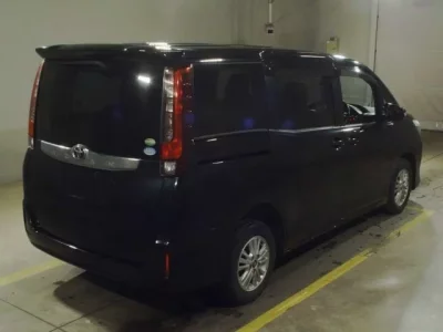 Toyota NOAH  с аукциона в Японии