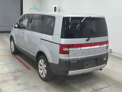 Mitsubishi DELICA D5
