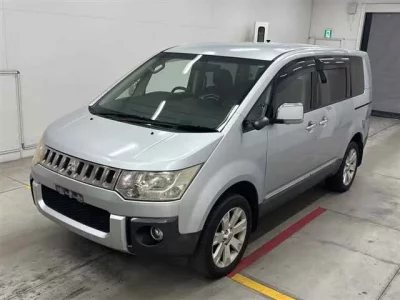 Mitsubishi DELICA D5