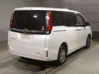 Toyota ESQUIRE  с аукциона в Японии