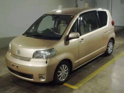 Toyota PORTE  с аукциона в Японии
