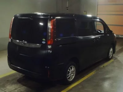 Toyota NOAH  с аукциона в Японии