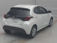 Toyota YARIS лот № 72024 оценка 5  с аукциона в Японии 1
