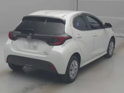 Toyota YARIS  с аукциона в Японии