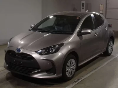 Toyota YARIS  с аукциона в Японии