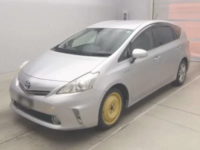 Toyota PRIUS ALPHA  с аукциона в Японии