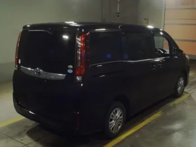 Toyota NOAH  с аукциона в Японии